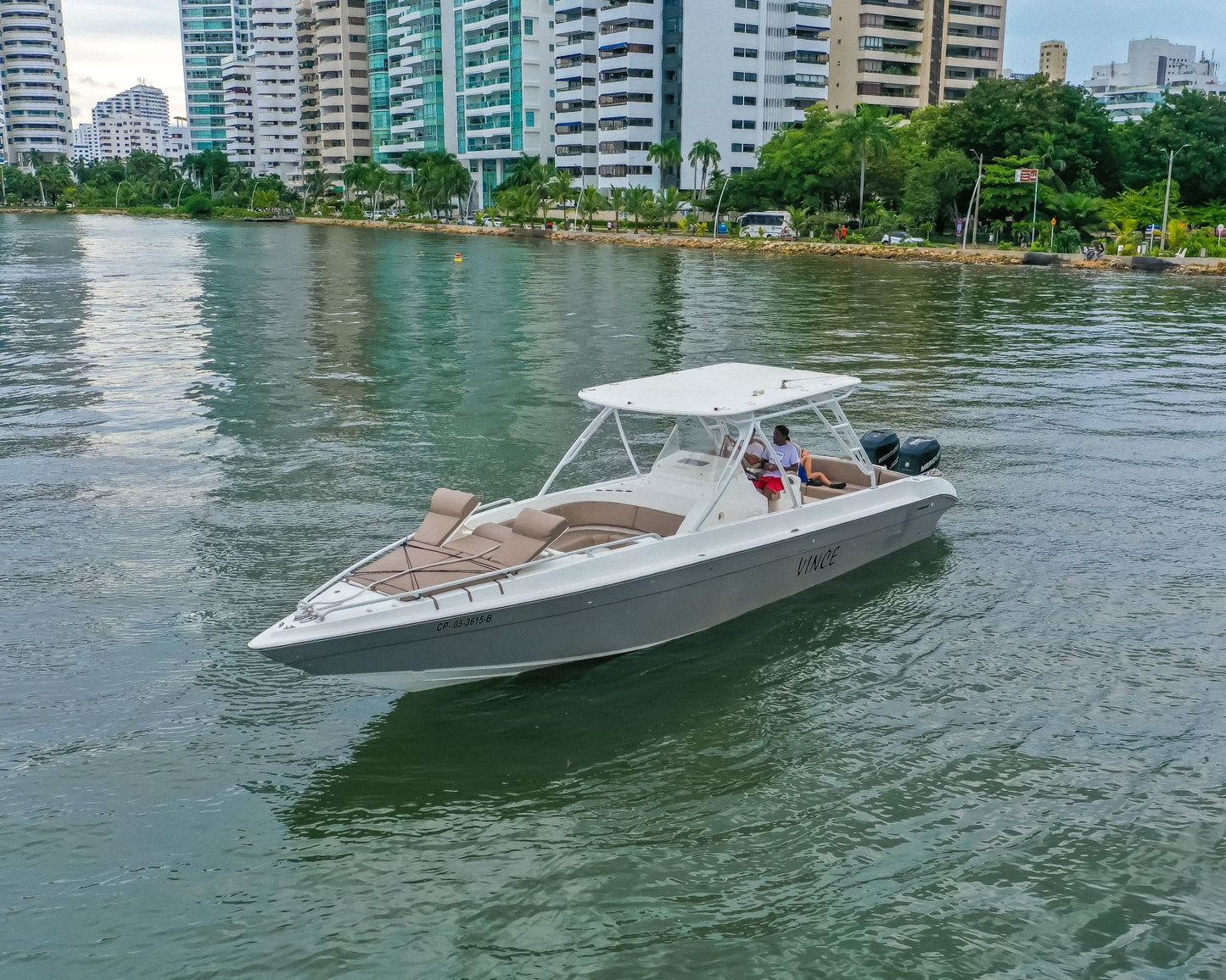 Boat Rental Cartagena 38FT | 16 People