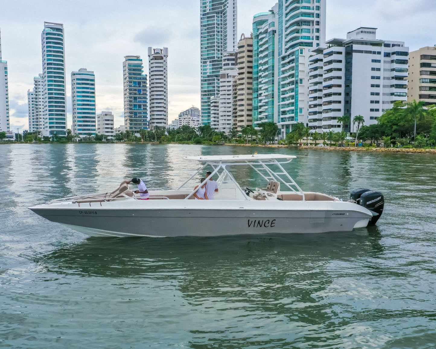 Boat Rental Cartagena 38FT | 16 People