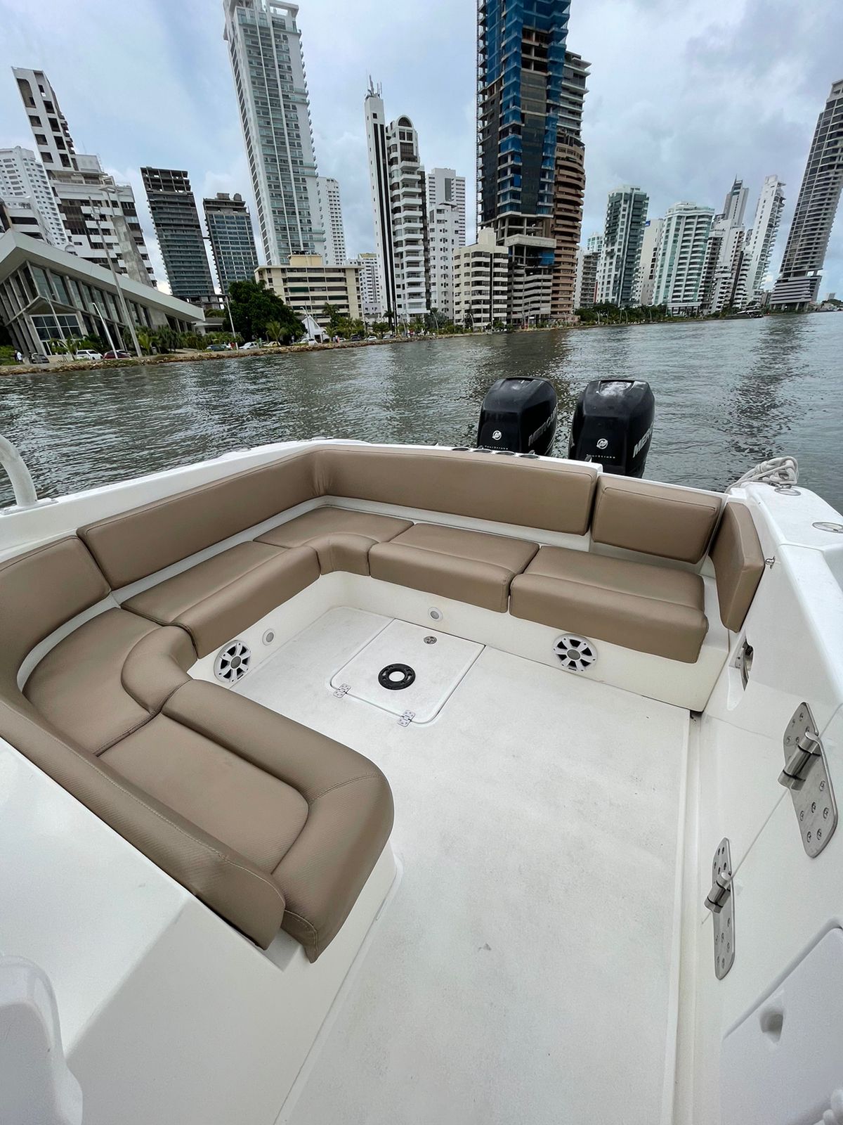 Boat Rental Cartagena 38FT | 16 People