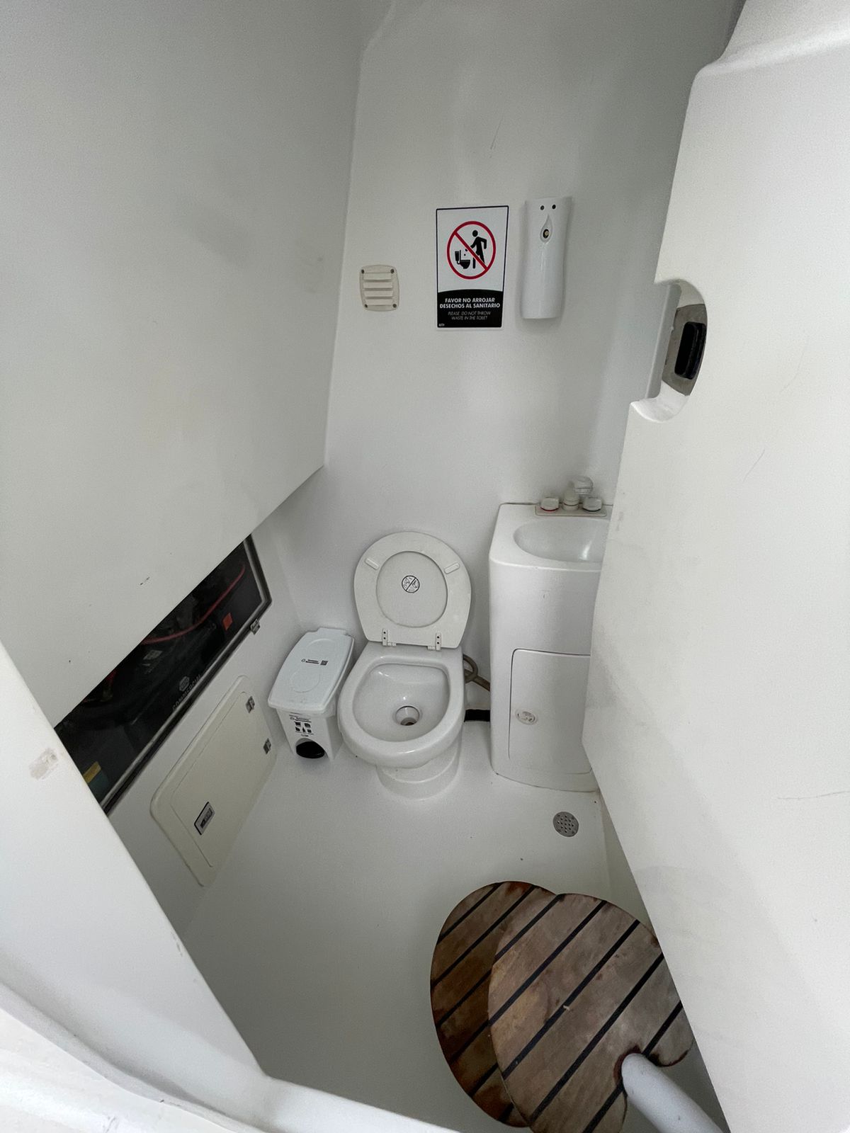 Boat Rental Cartagena 38FT | 16 People