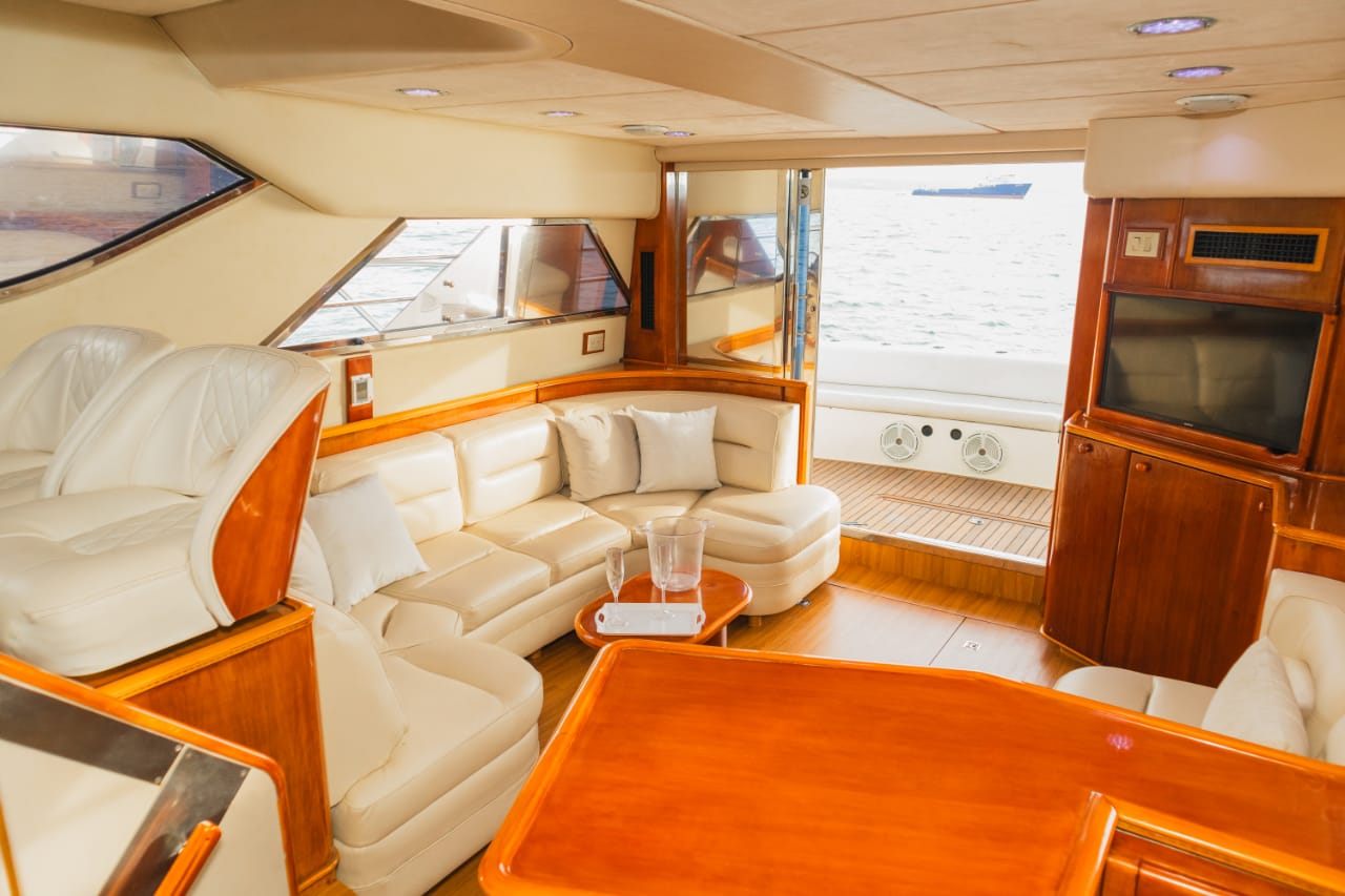 Yate Alquiler Cartagena 52FT | 15 Personas
