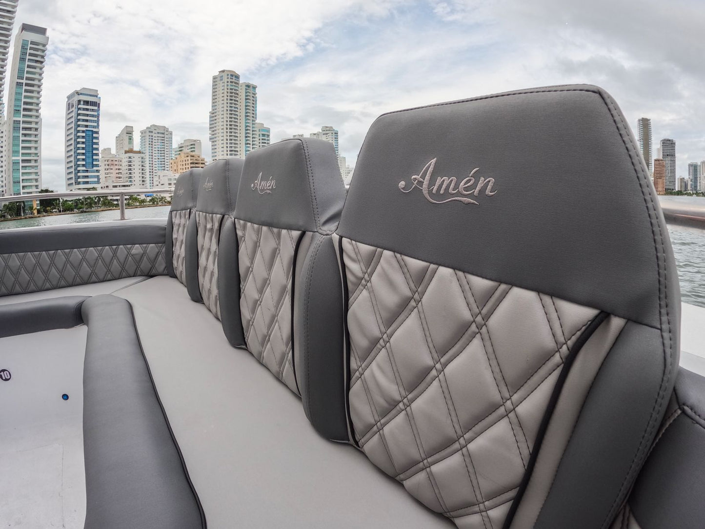 Boat Rental Cartagena 29FT | 10 People