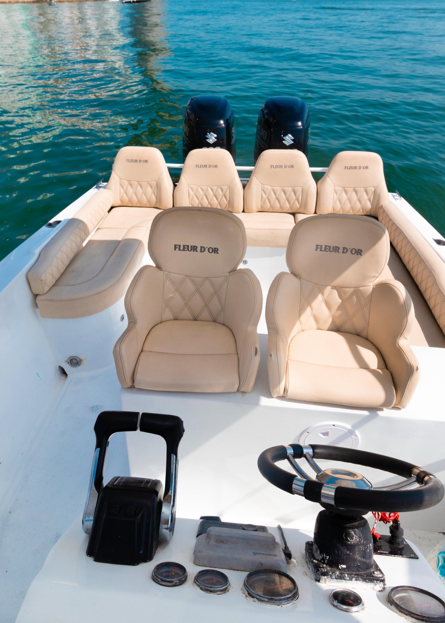 Lancha Rápida en venta Colombia 34FT - 12 Personas