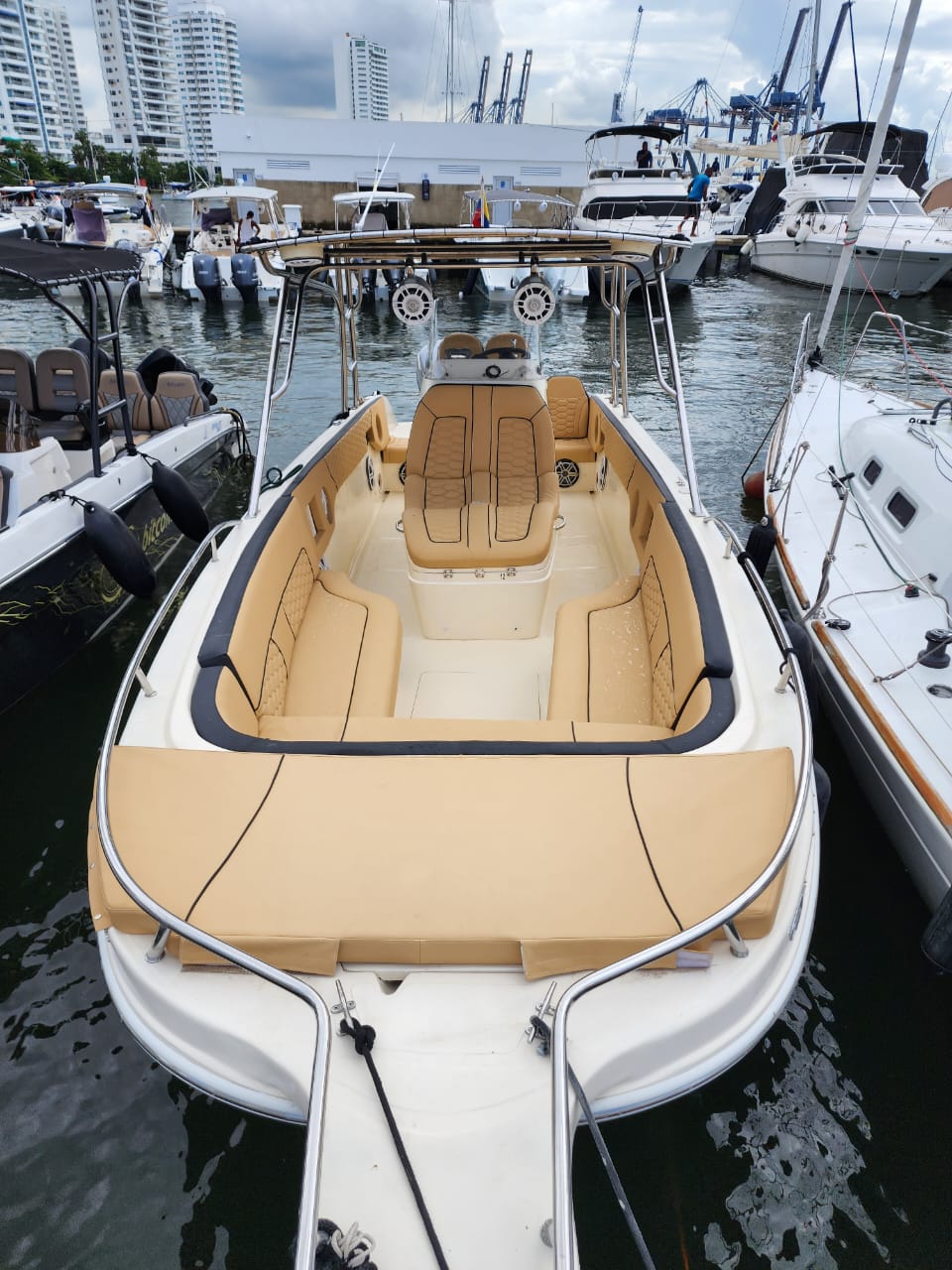 Lancha Rápida en venta Colombia 30FT - 16 Personas