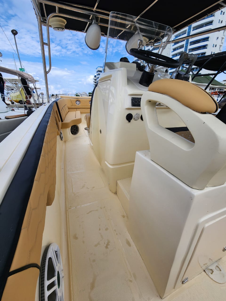 Lancha Rápida en venta Colombia 30FT - 16 Personas