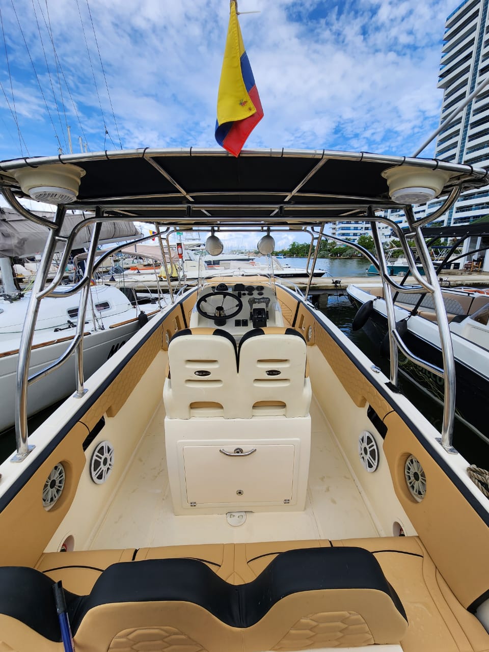 Lancha Rápida en venta Colombia 30FT - 16 Personas