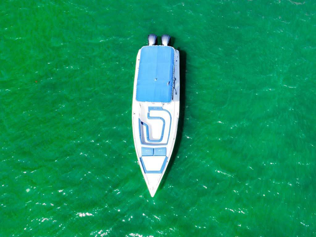 Lancha Rápida en venta Colombia 33FT - 15 Personas