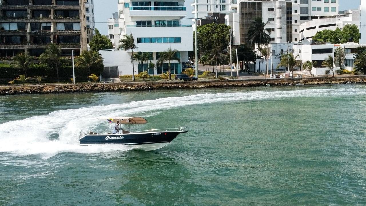 Lancha Rápida en venta Colombia 29FT - 11 Personas