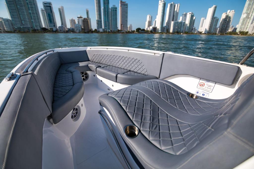 Lancha Rápida en venta en Cartagena 29FT - 10 Personas