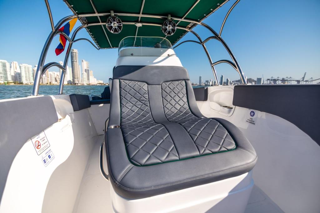 Lancha Rápida en venta en Cartagena 29FT - 10 Personas