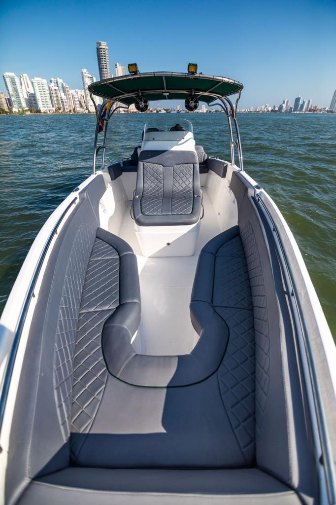 Lancha Rápida en venta en Cartagena 29FT - 10 Personas