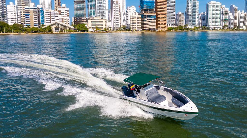 Lancha Rápida en venta en Cartagena 29FT - 10 Personas