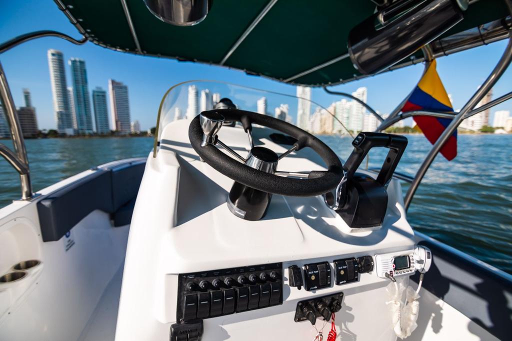 Lancha Rápida en venta en Cartagena 29FT - 10 Personas