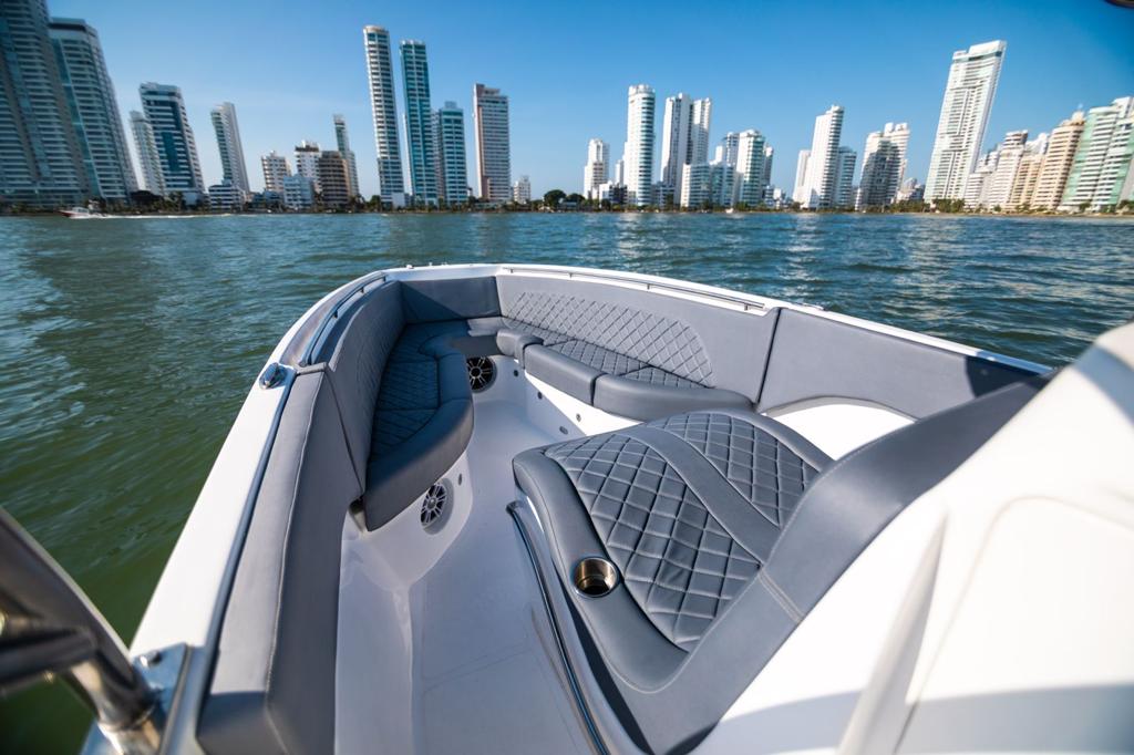 Lancha Rápida en venta en Cartagena 29FT - 10 Personas