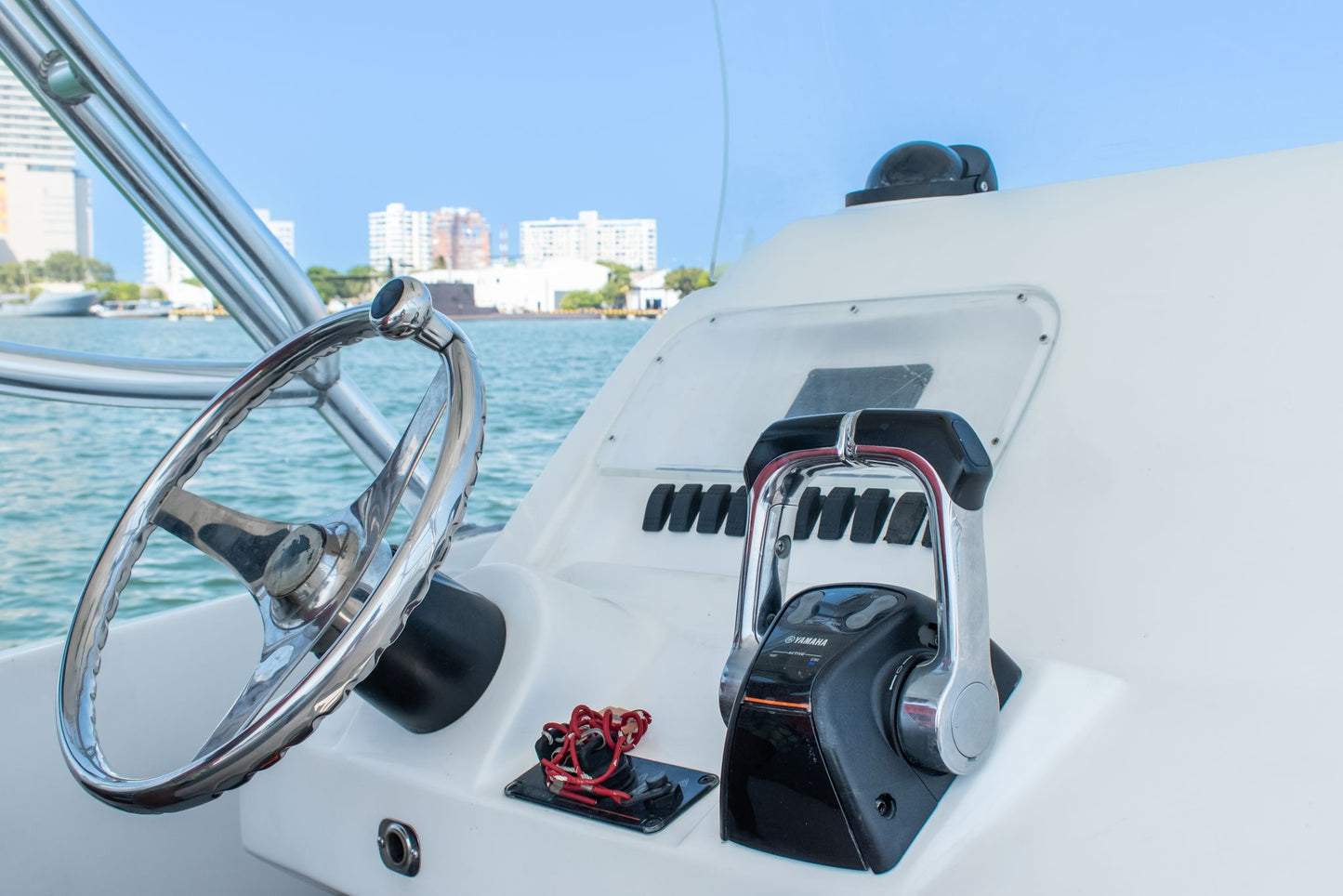 Lancha Rápida en venta Colombia 41 FT - 20 Personas