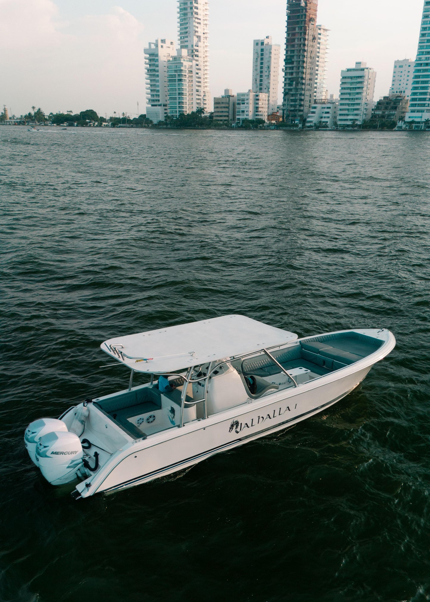 Lancha Rápida en venta Colombia 34FT - 18 Personas