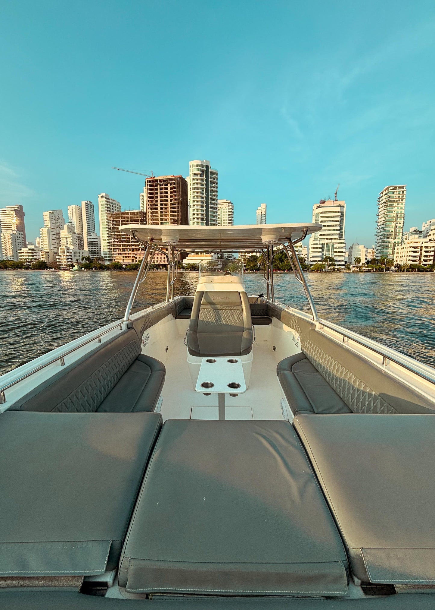 Lancha Rápida en venta Colombia 34FT - 18 Personas