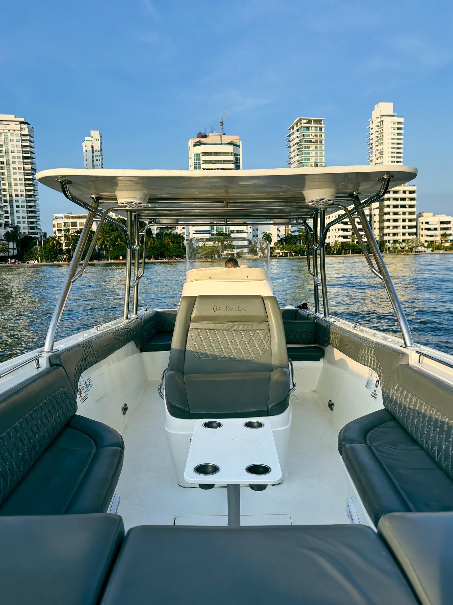 Lancha Rápida en venta Colombia 34FT - 18 Personas