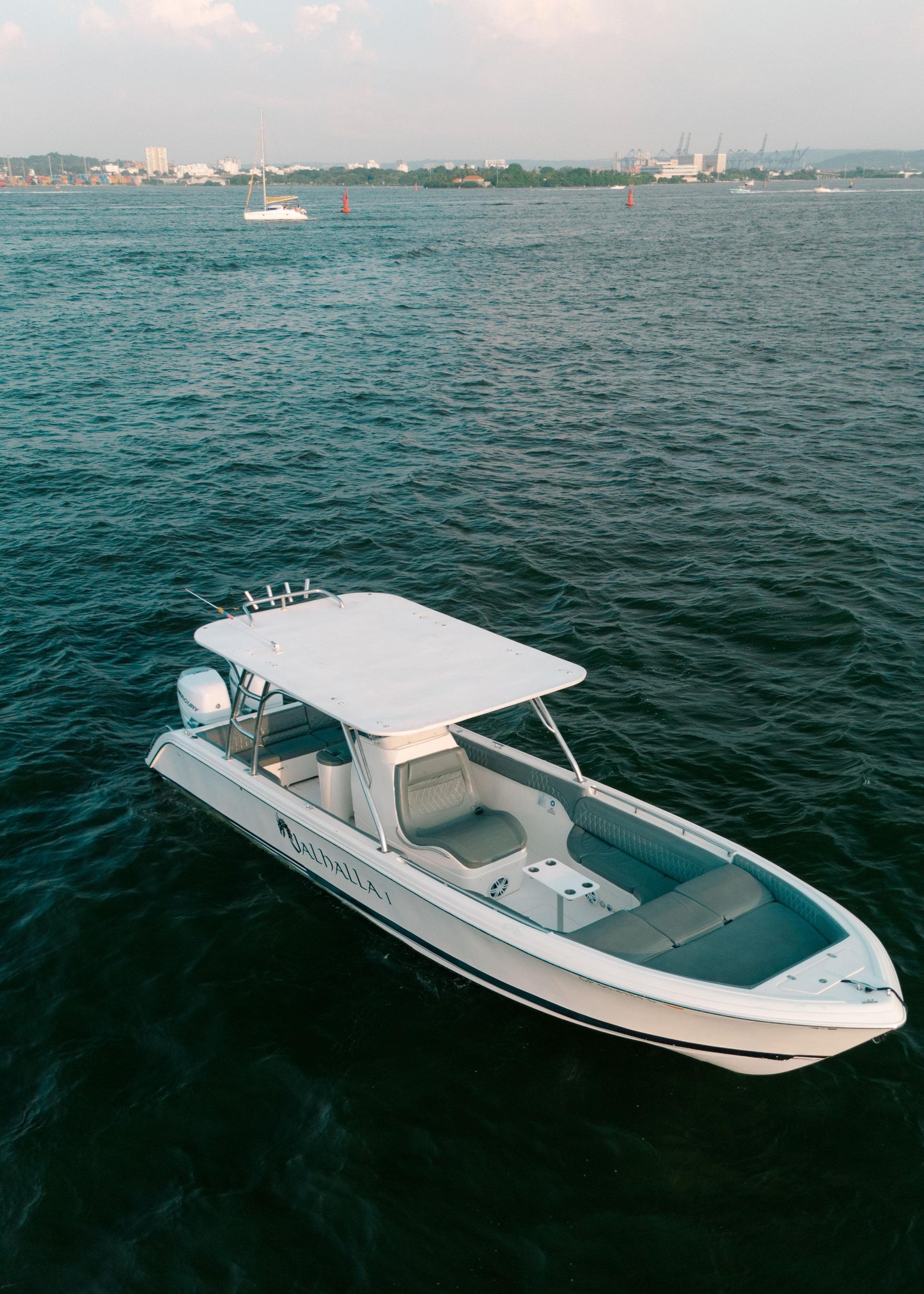 Lancha Rápida en venta Colombia 34FT - 18 Personas