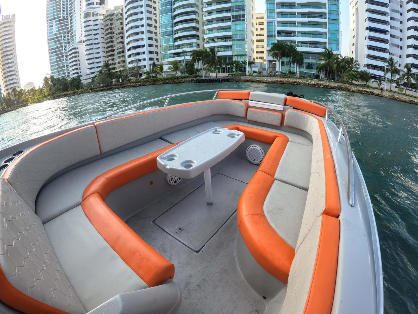 Lancha Rápida en venta Colombia 30FT - 10 Personas