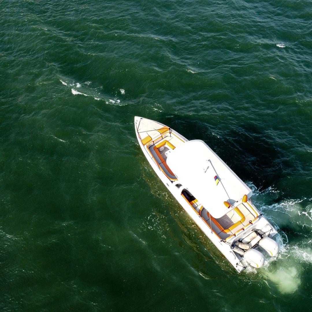 Lancha Rápida en venta Colombia 30FT - 10 Personas