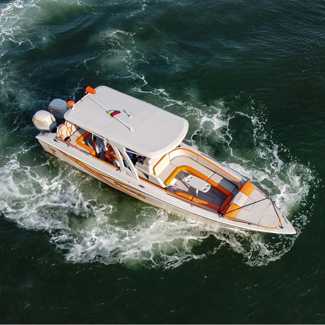Lancha Rápida en venta Colombia 30FT - 10 Personas