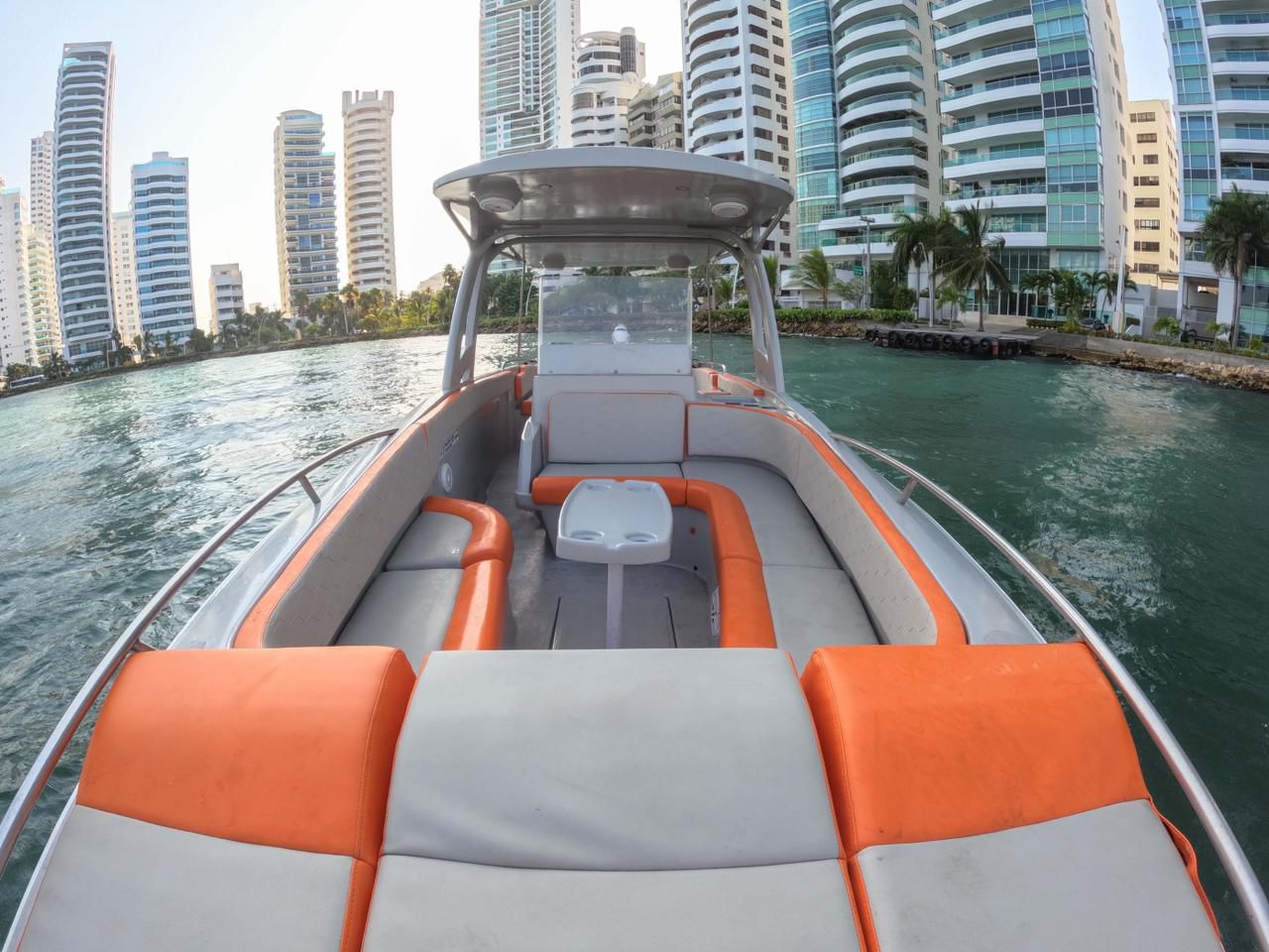 Lancha Rápida en venta Colombia 30FT - 10 Personas
