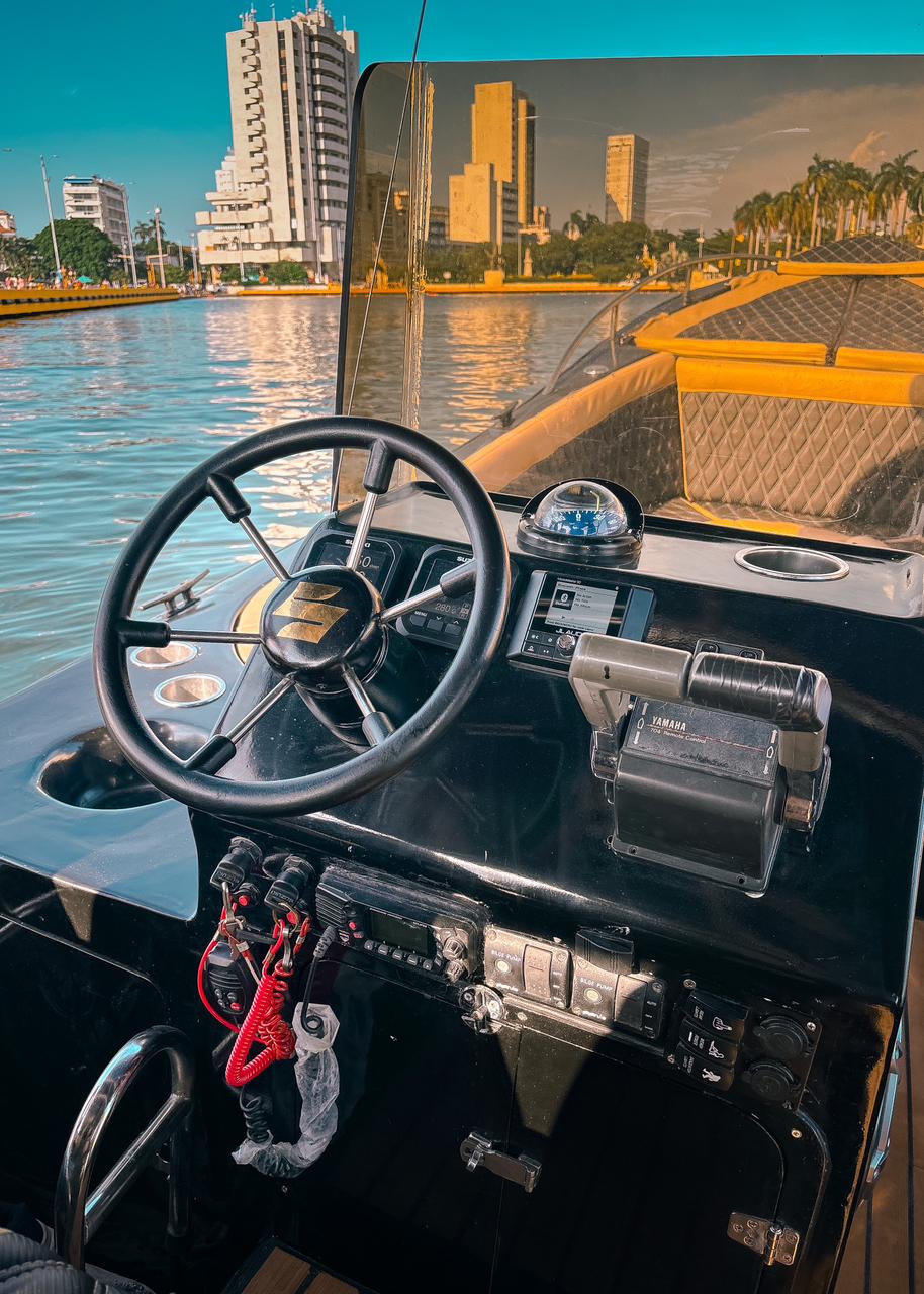 Boat Rental Cartagena 30FT | 14 People