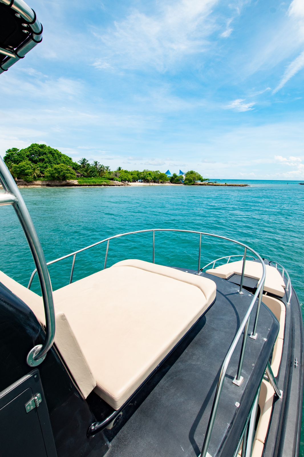 Boat Rental Cartagena 32FT | 40 People