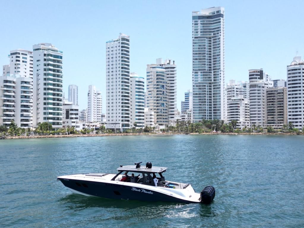 Mini Yate Alquiler Cartagena 44FT | 15 Personas