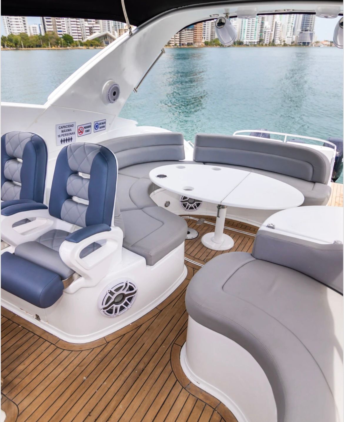 Yate Alquiler Cartagena 43FT | 13 Personas