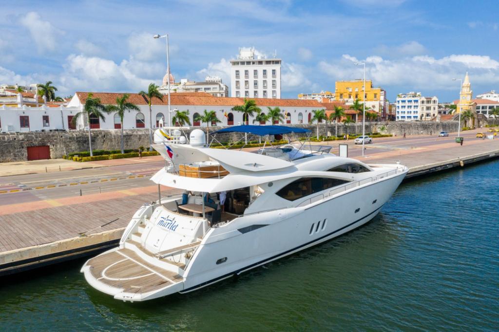 Yate Alquiler Cartagena 82FT | 25 Personas