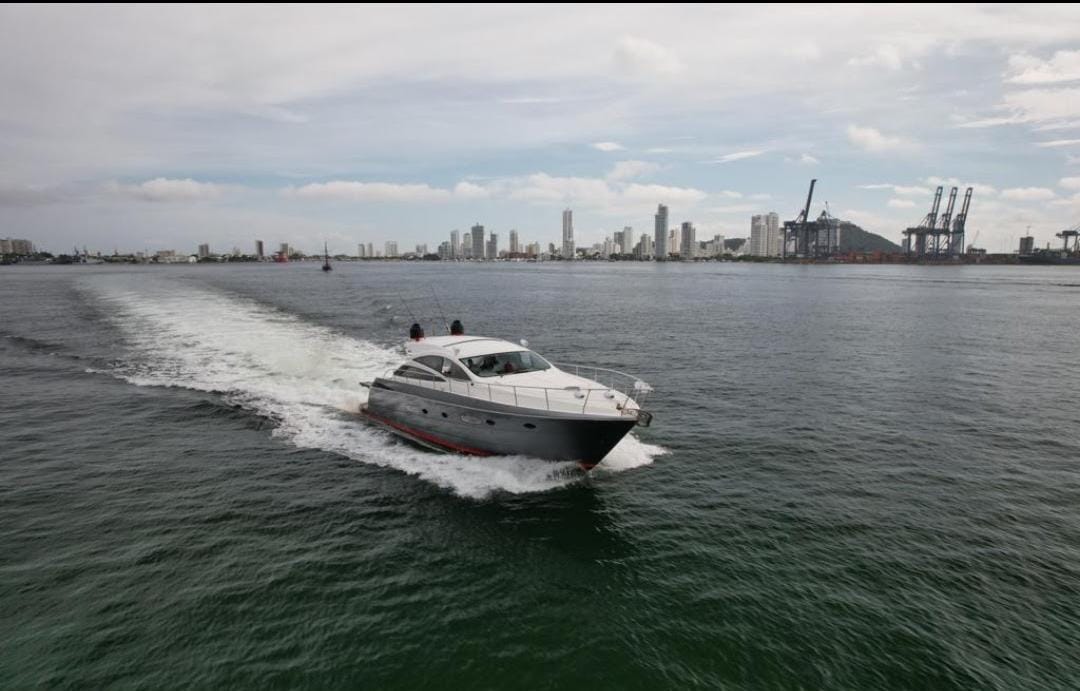 Yate Alquiler Cartagena 56FT | 16 Personas