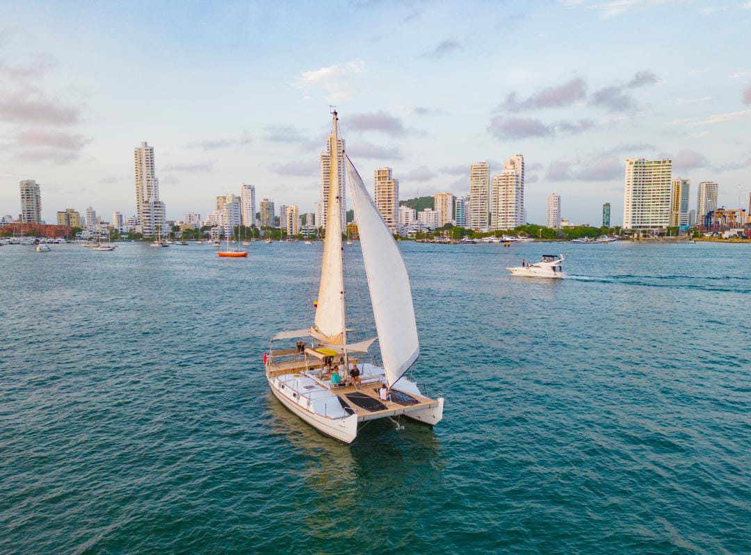 Catamarán Alquiler Cartagena | Capacidad 25 Personas