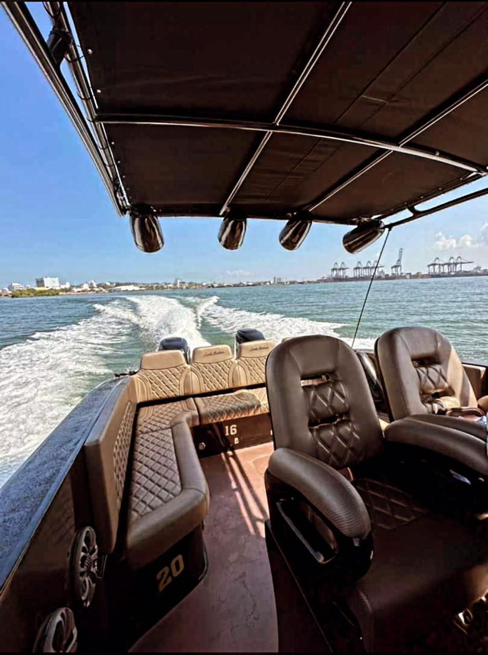 Lancha Alquiler Cartagena 39FT | 16 Personas