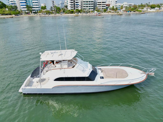 Yate Alquiler Cartagena 61FT | 20 Personas