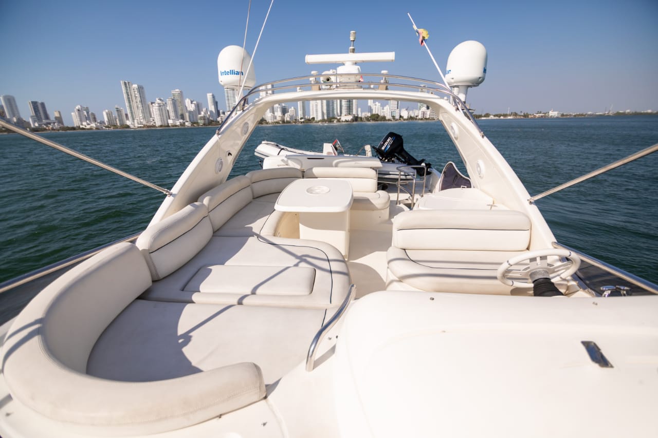 Yate Alquiler Cartagena 62FT - 20 Personas