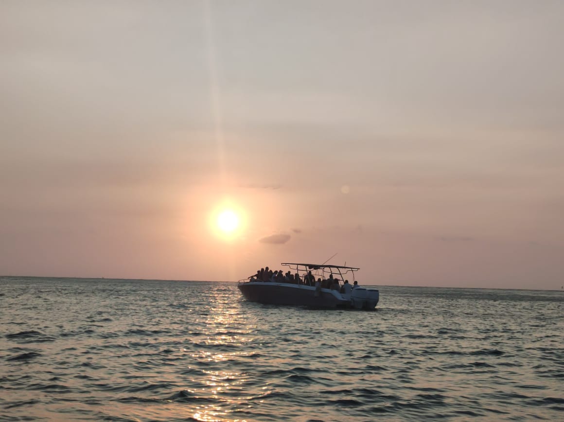 Tour Bahía Atardecer Bote Compartido - 3 Horas Barra Libre