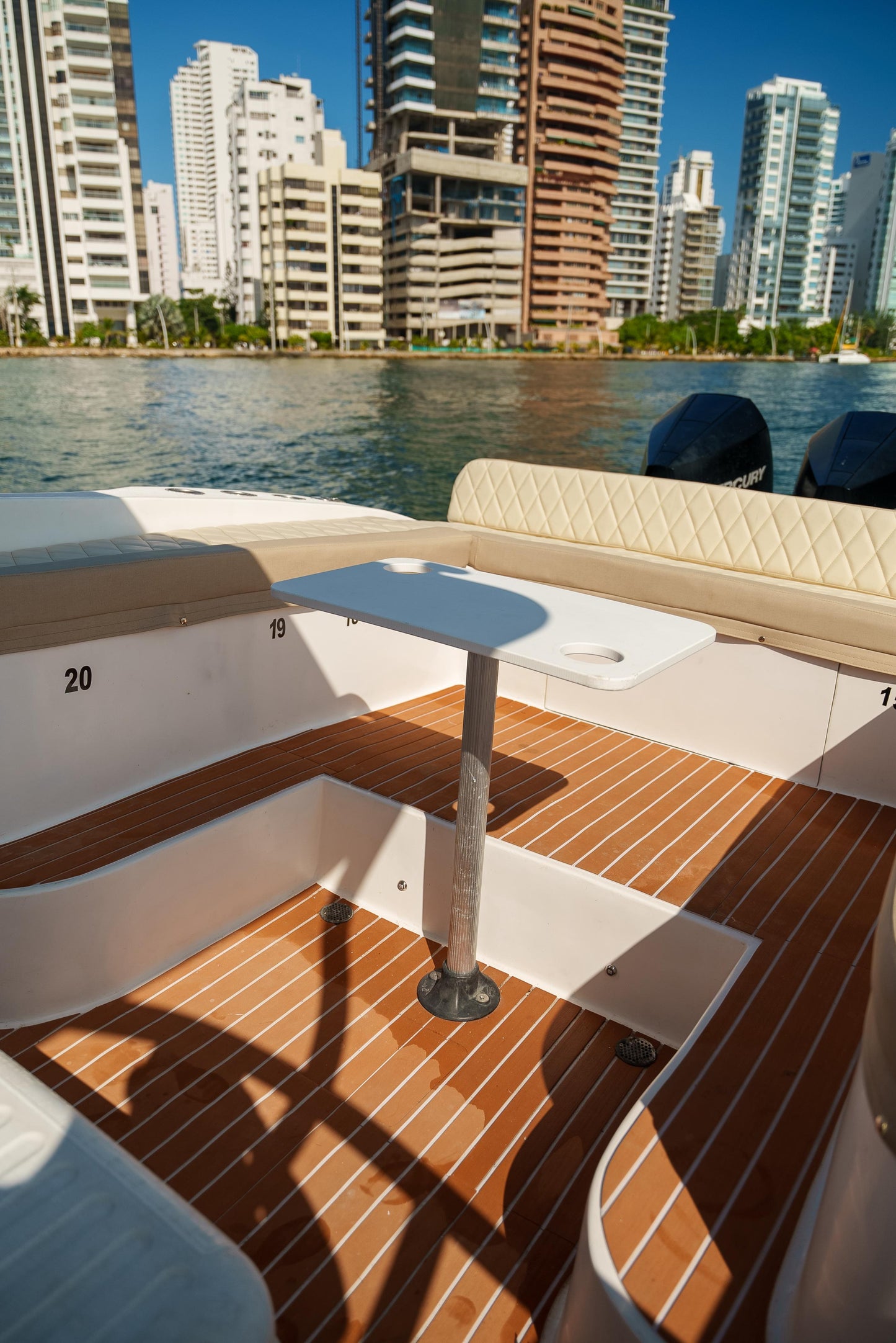 Lancha Alquiler Cartagena 46FT | 20 Personas