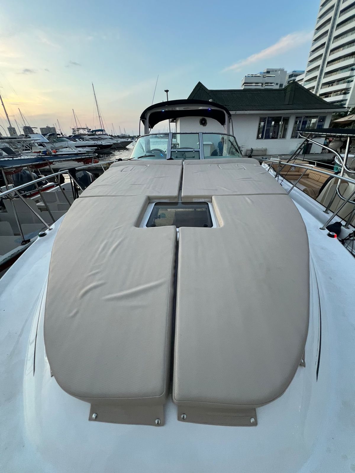 Yate Alquiler Cartagena 34 FT | 10 Personas