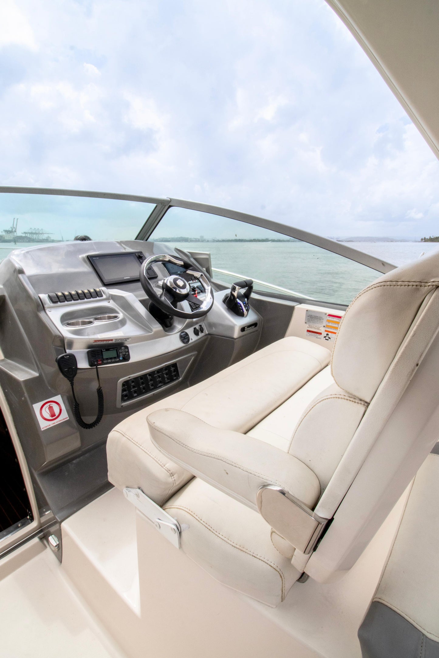Yate Alquiler Cartagena 38 FT | 10 Personas