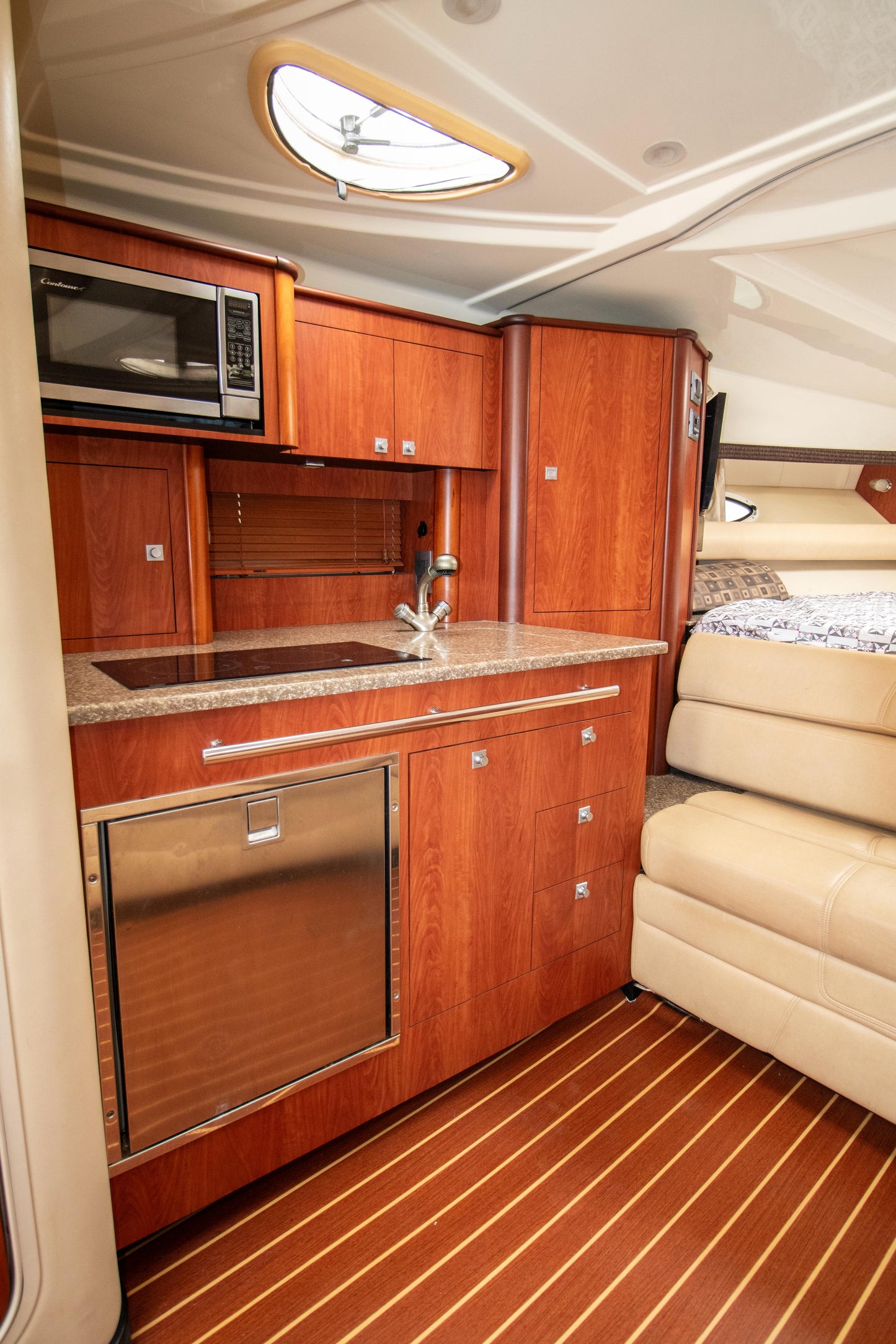 Yate Alquiler Cartagena 38 FT | 10 Personas