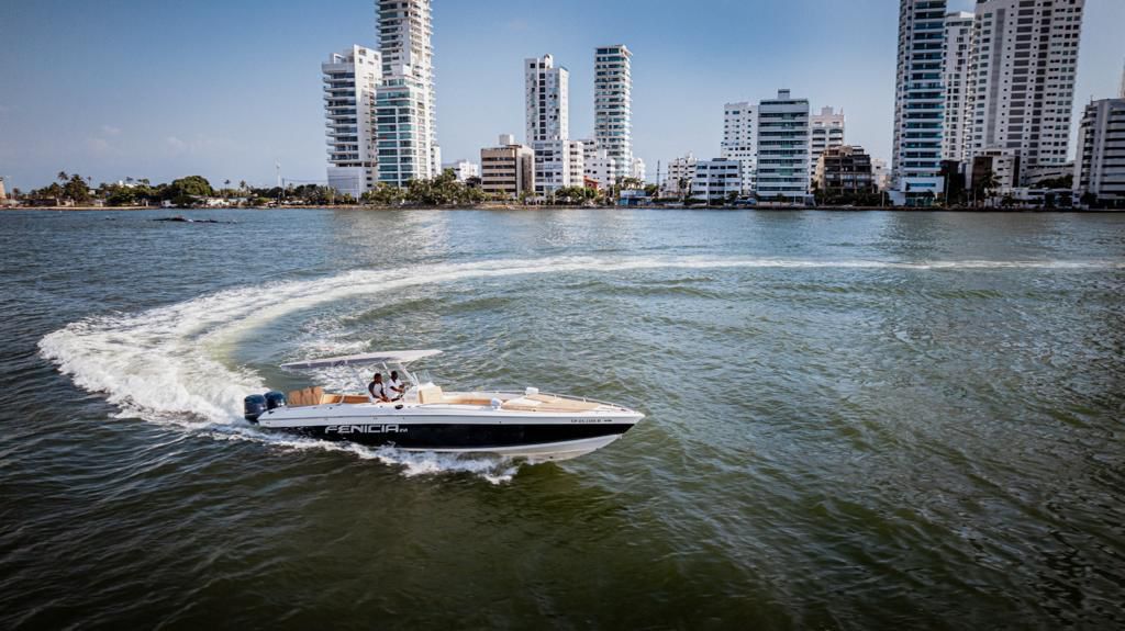 Lancha Alquiler Cartagena 38FT | 17 Personas