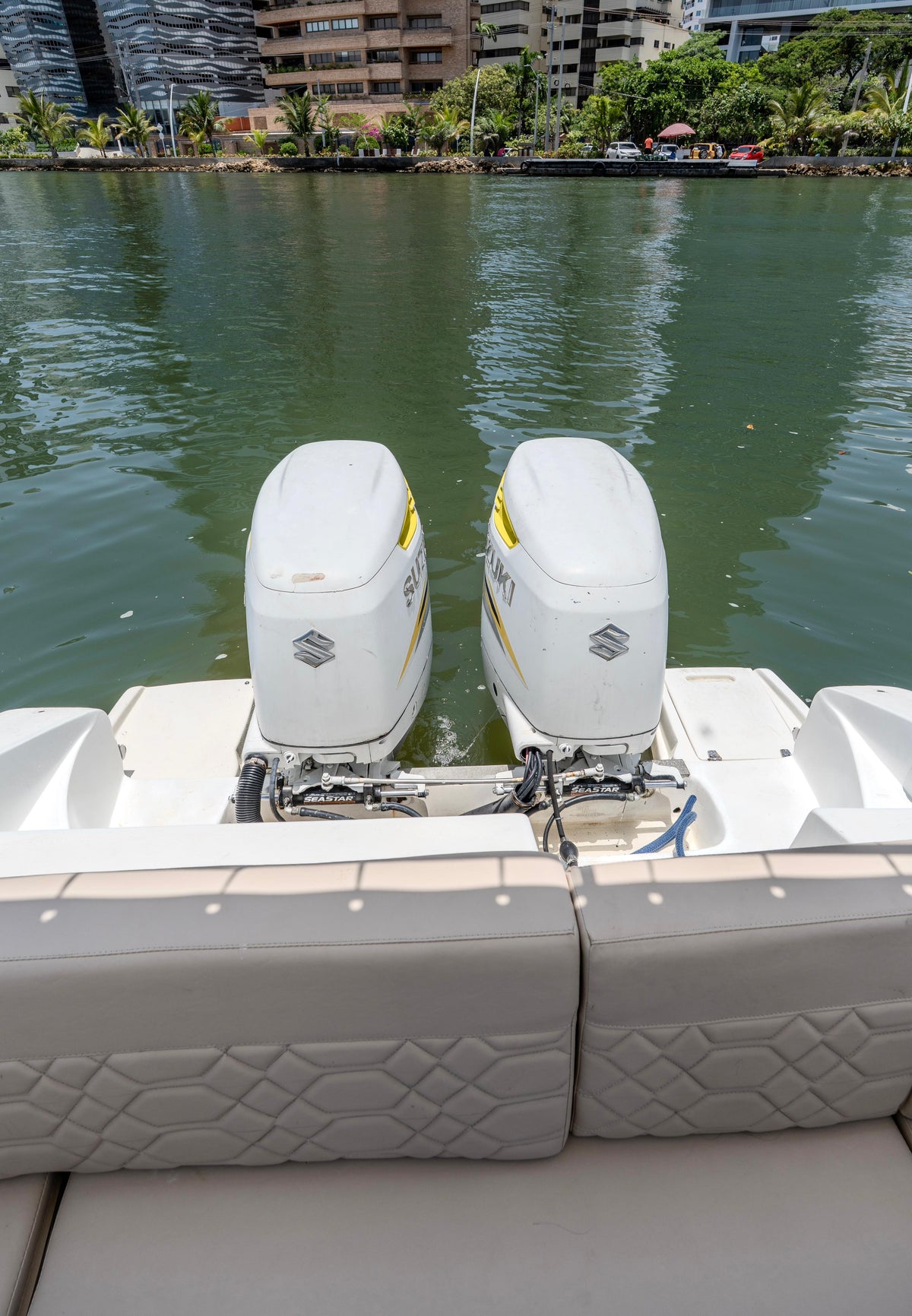 Lancha Alquiler Cartagena 39FT | 18 Personas
