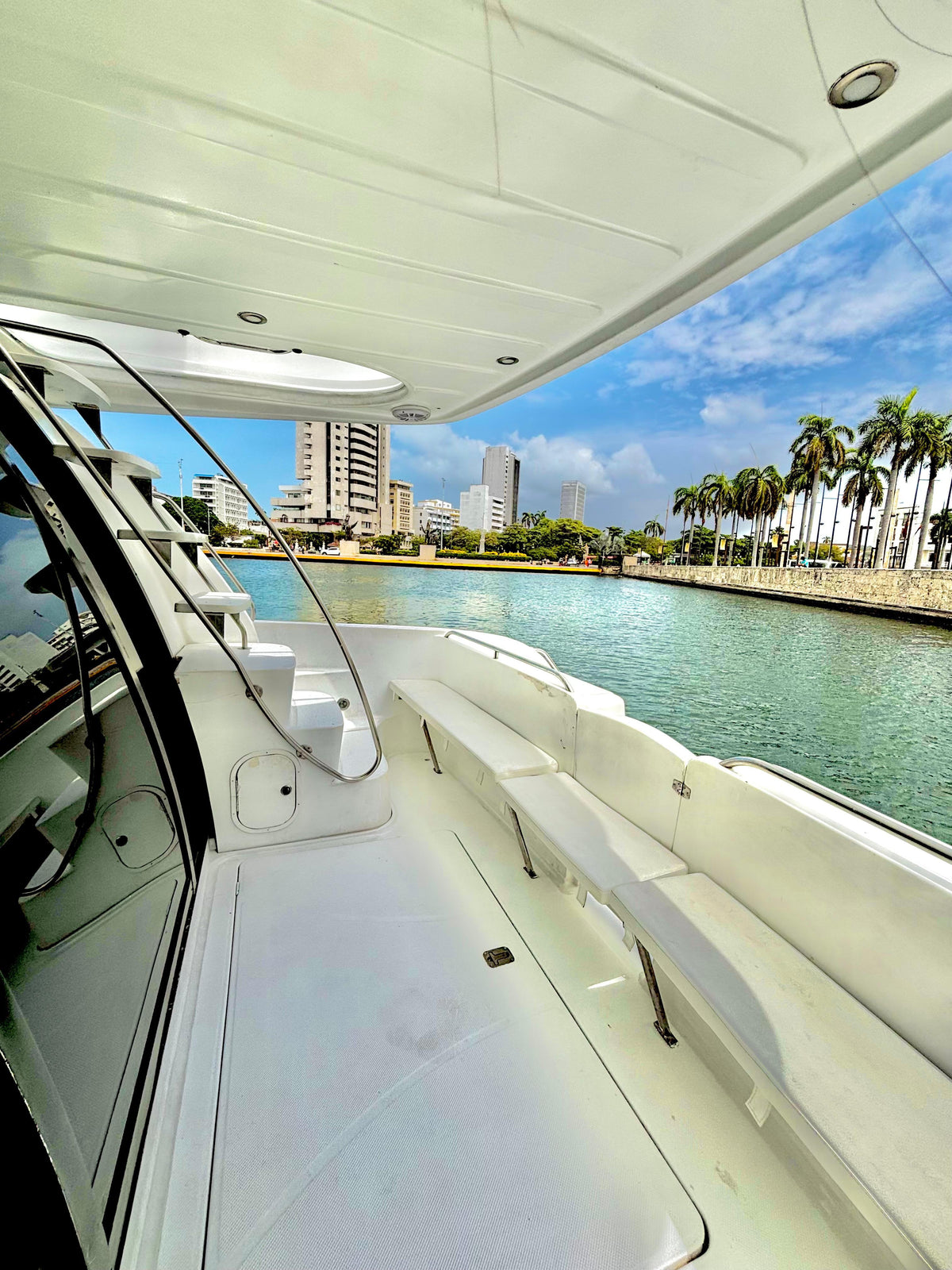 Yate Alquiler Cartagena 43FT | 15 Personas