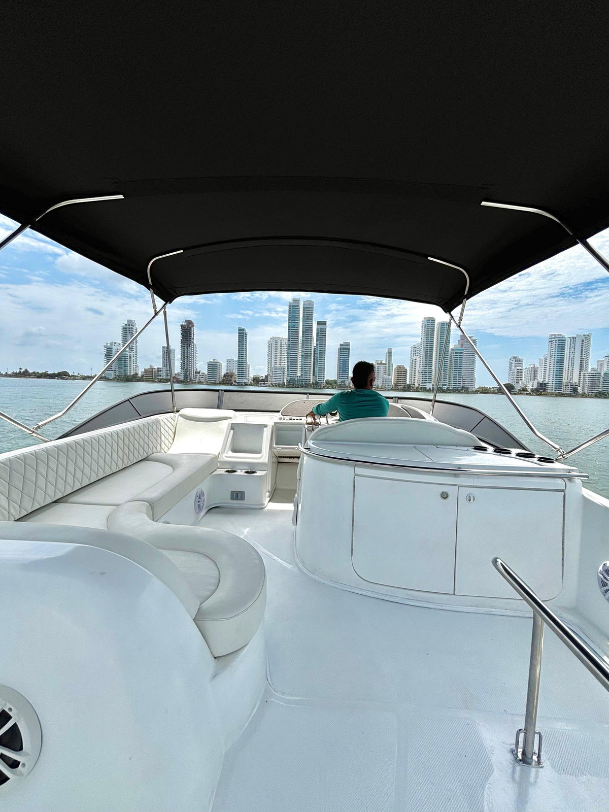 Yate Alquiler Cartagena 43FT | 15 Personas