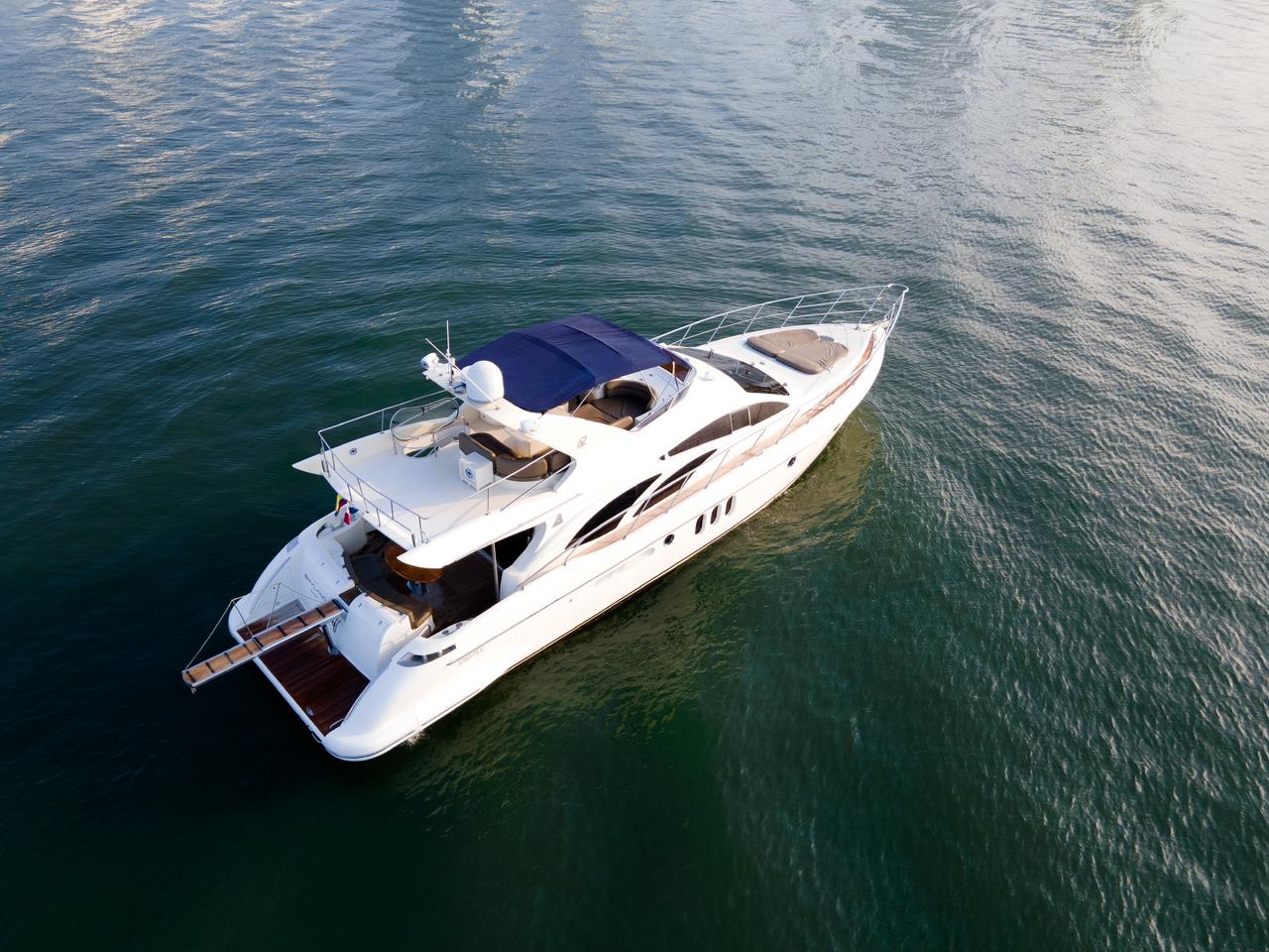 Yate Alquiler Cartagena 62FT | 25 Personas